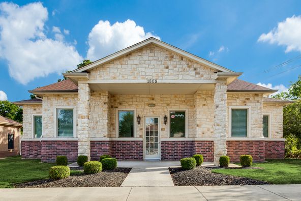 1809 Precinct Line Rd, Hurst, TX 76054